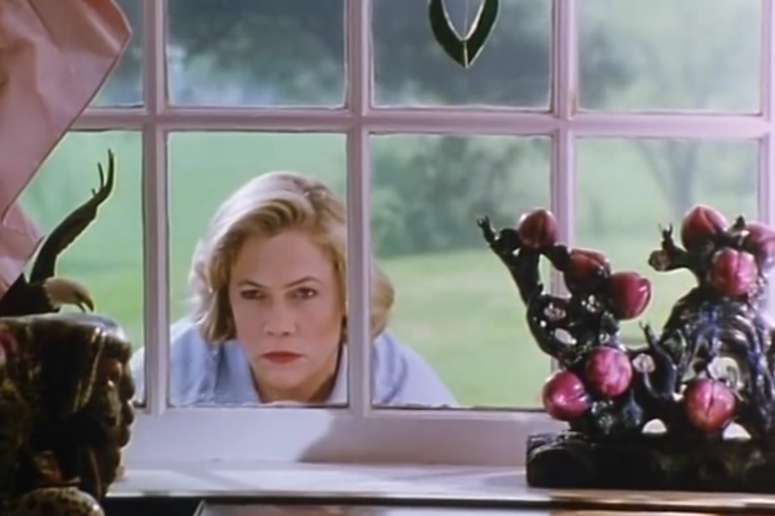 Kathleen Turner in Serial Mom